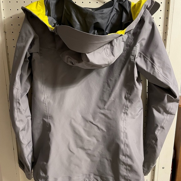 Arc’teryx BETA LT raincoat Small - Picture 6 of 6